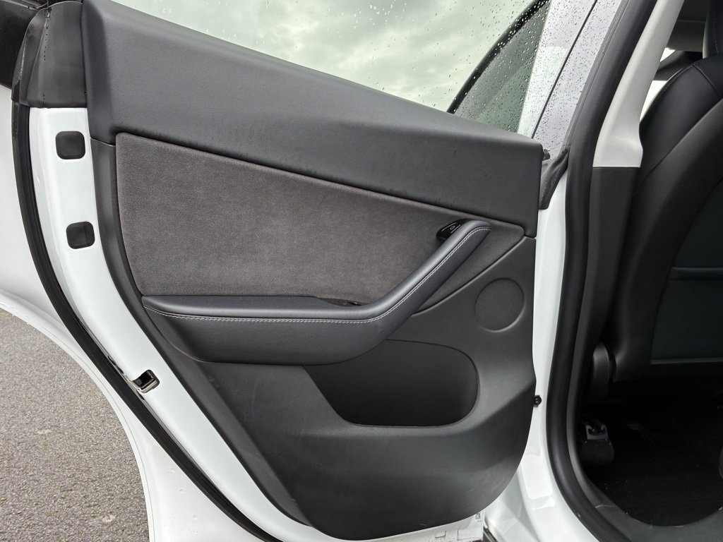 Used 2020 Tesla Model Y Long Range image 22