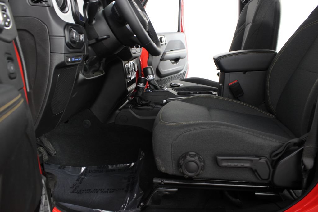 Used 2025 Jeep Wrangler Unlimited Sahara AWD/4WD image 15
