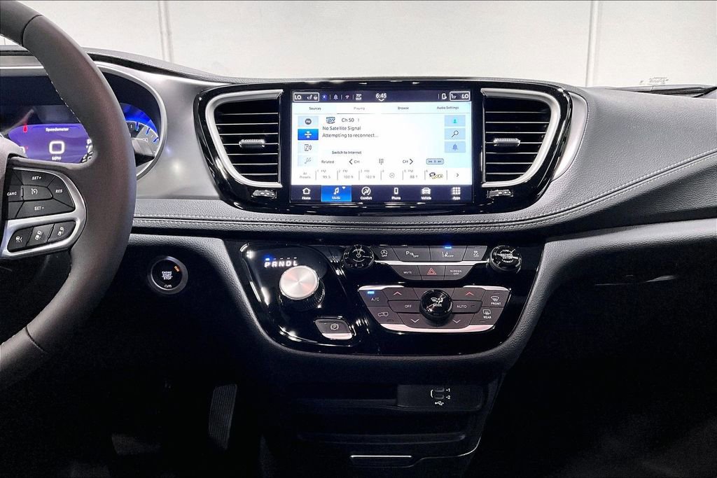 New 2026 Chrysler Pacifica Select image 17