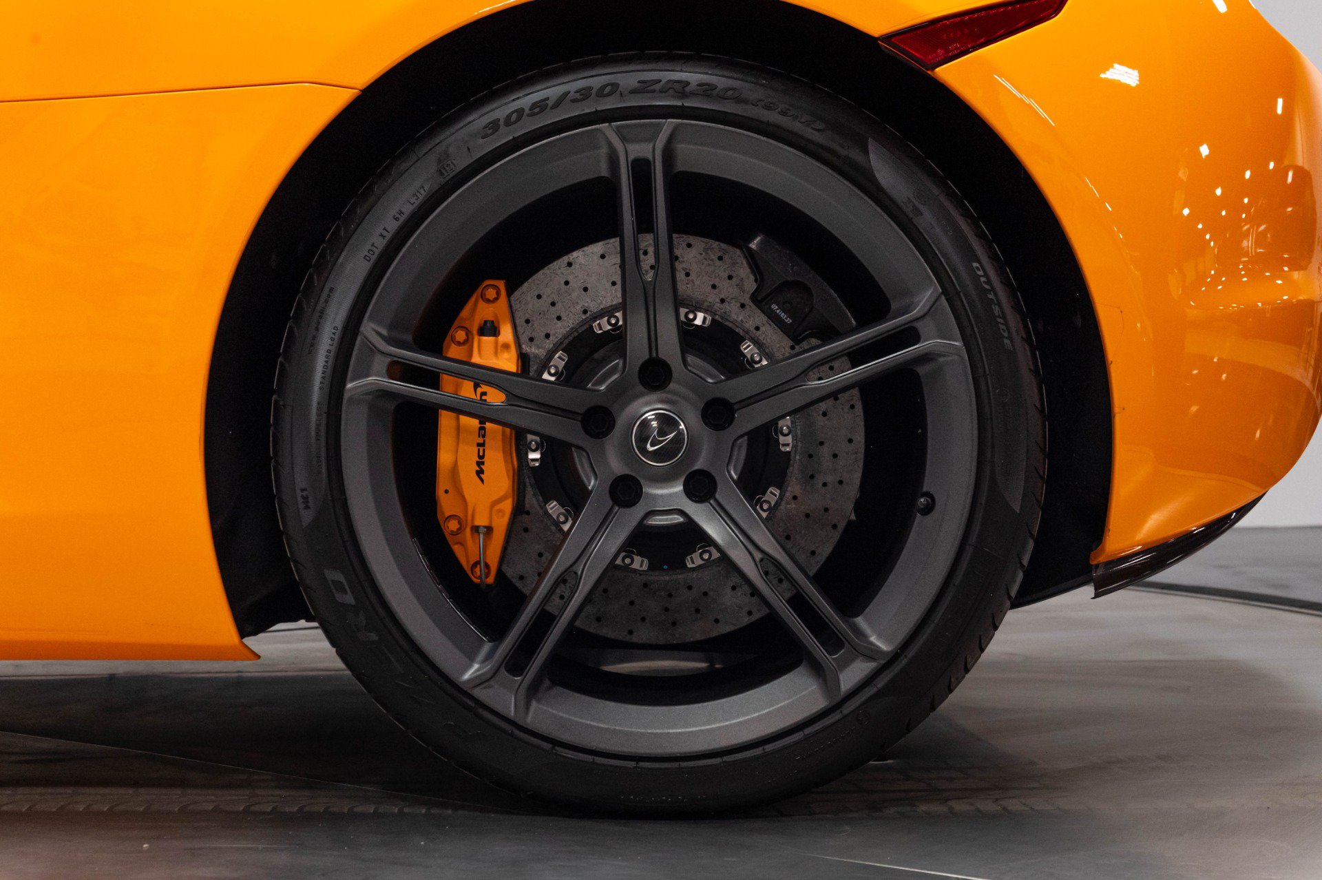 Used 2015 McLaren 650S Spider RWD image 56