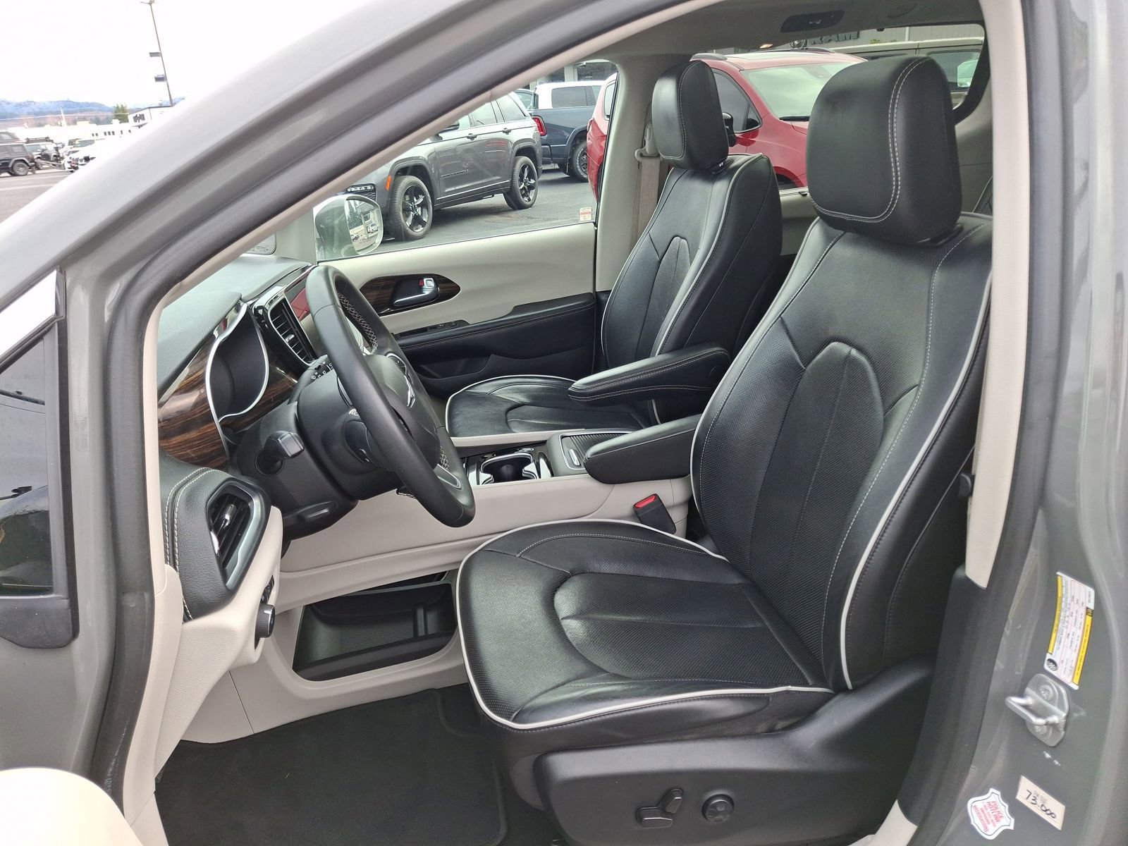 Certified 2022 Chrysler Pacifica Limited image 19