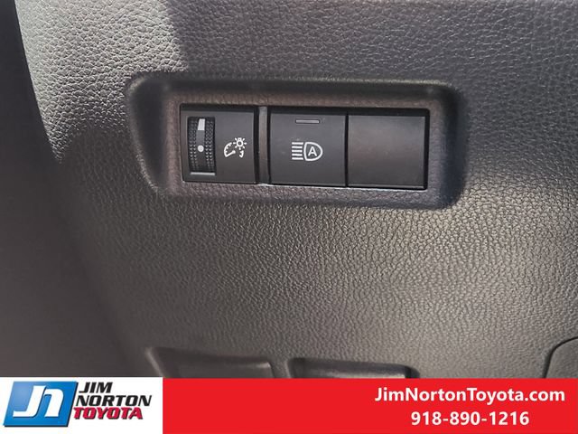 Used 2025 Toyota RAV4 XLE FWD image 22