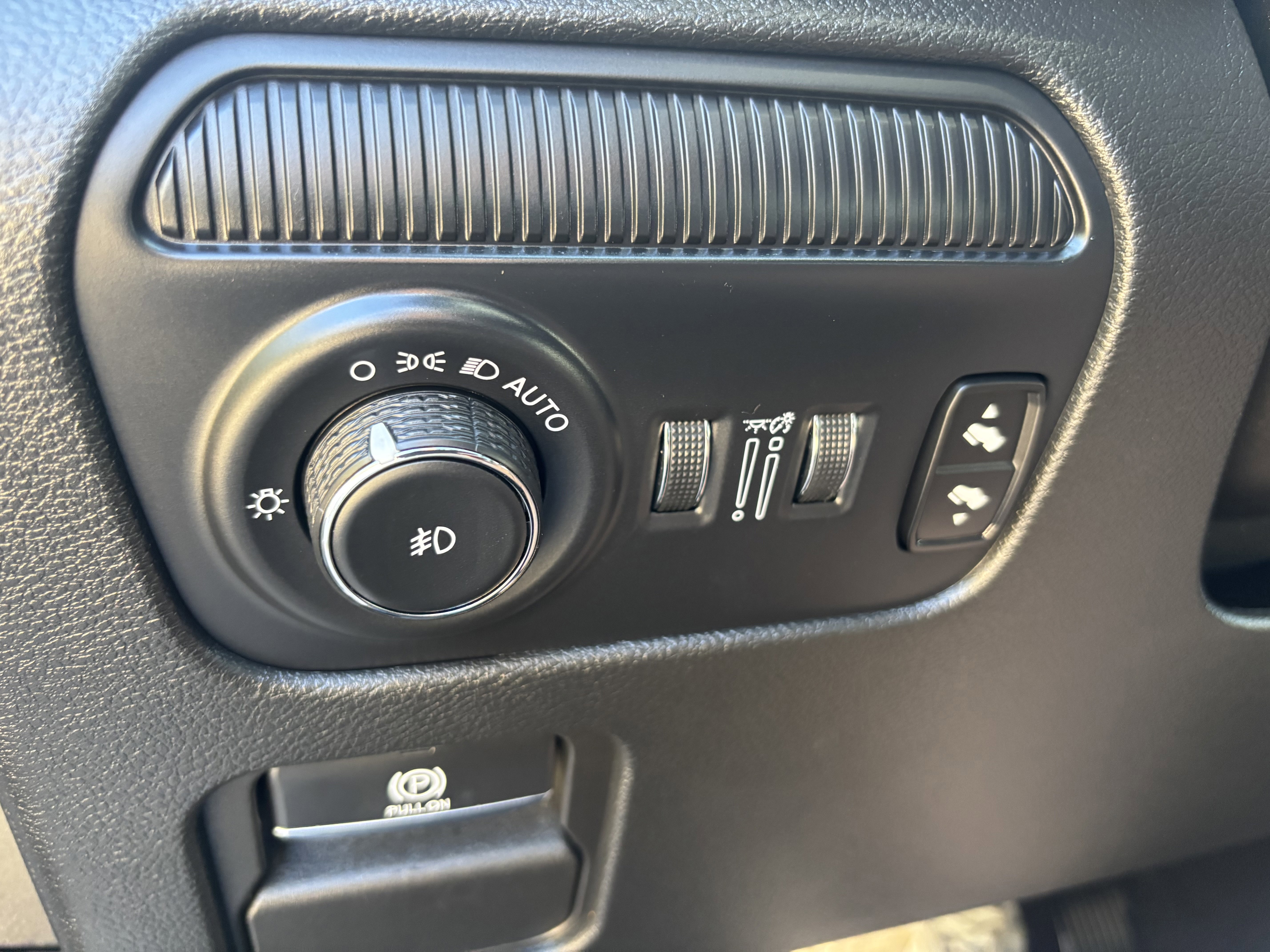 Used 2024 Jeep Wagoneer 4WD w/ Premium Group I image 22