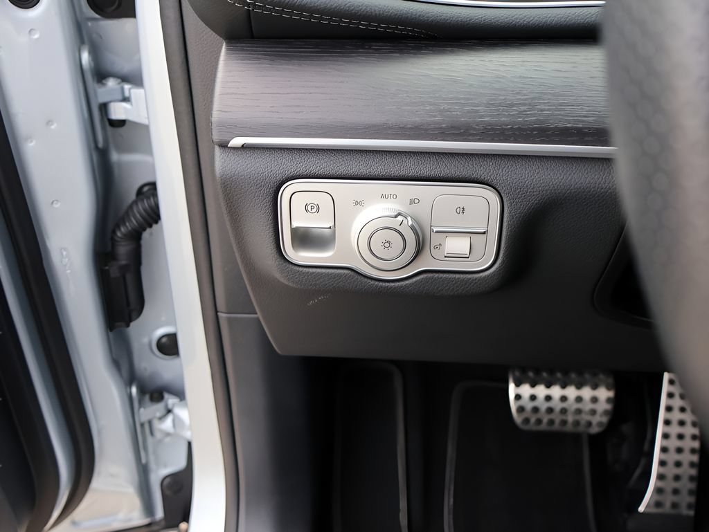 Certified 2025 Mercedes-Benz GLS 450 4MATIC image 39