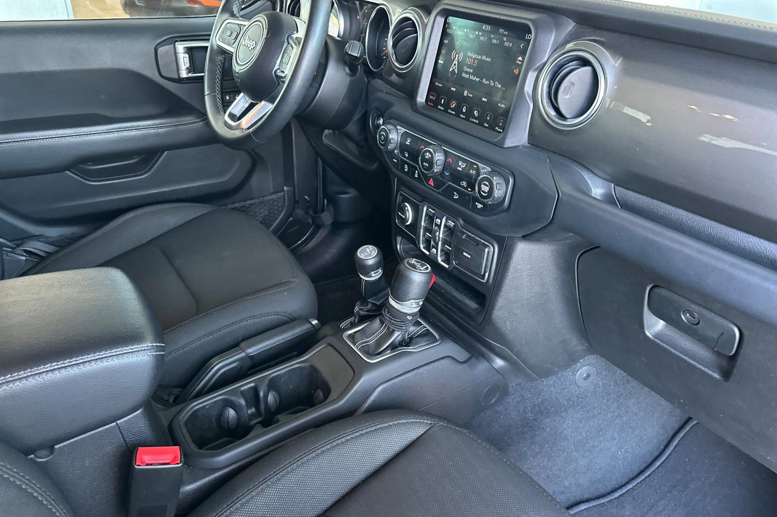 Used 2019 Jeep Wrangler Unlimited Sahara image 16