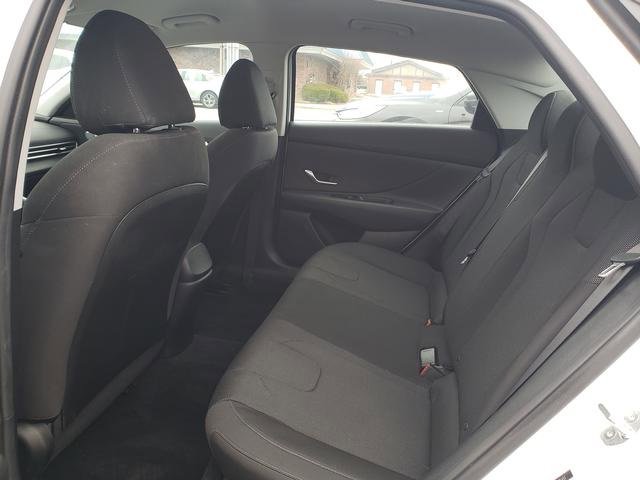 Used 2023 Hyundai Elantra SE w/ Winter Weather Package image 12