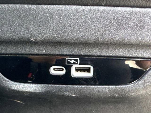 Used 2023 Chrysler Pacifica Touring-L FWD image 20