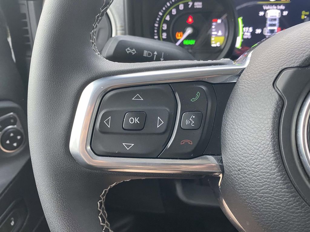 Used 2025 Jeep Wrangler Unlimited Sahara w/ Safety Group image 18