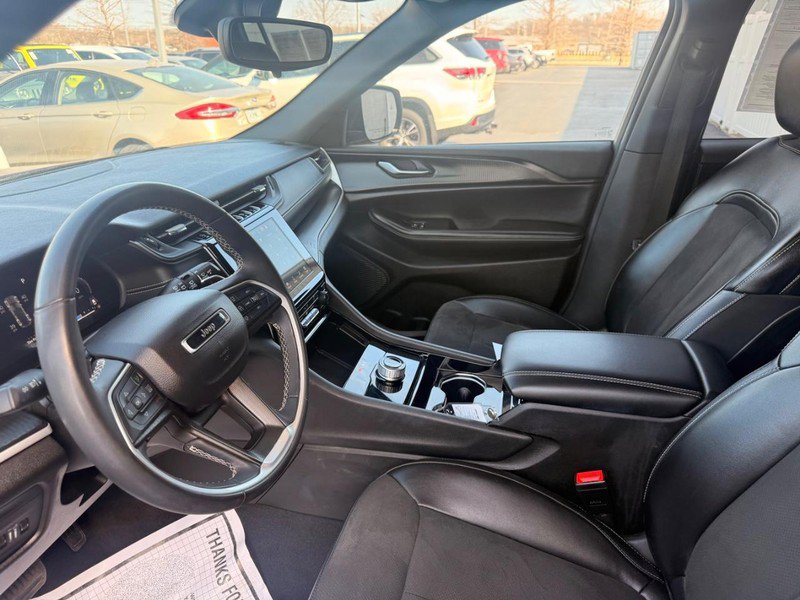 Used 2023 Jeep Grand Cherokee Altitude image 9