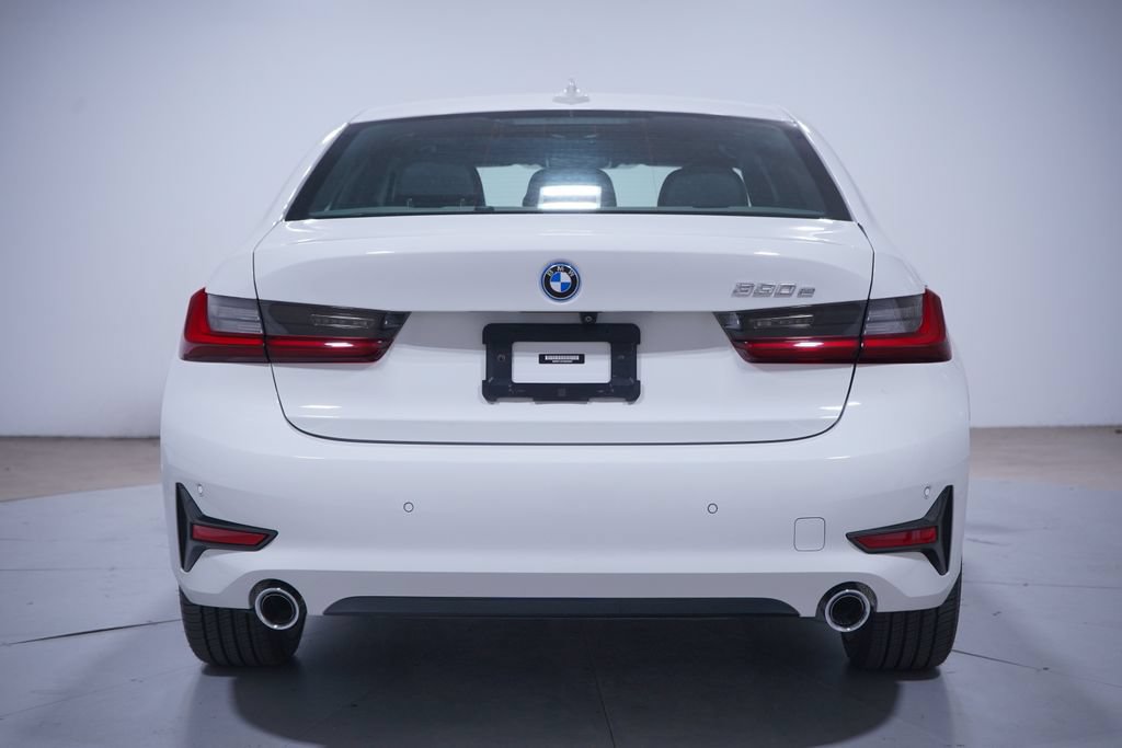 Used 2022 BMW 330e w/ Driving Assistance Package RWD image 5