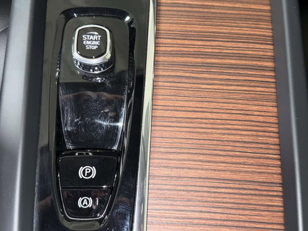 Used 2024 Volvo XC60 B5 Plus AWD/4WD image 23