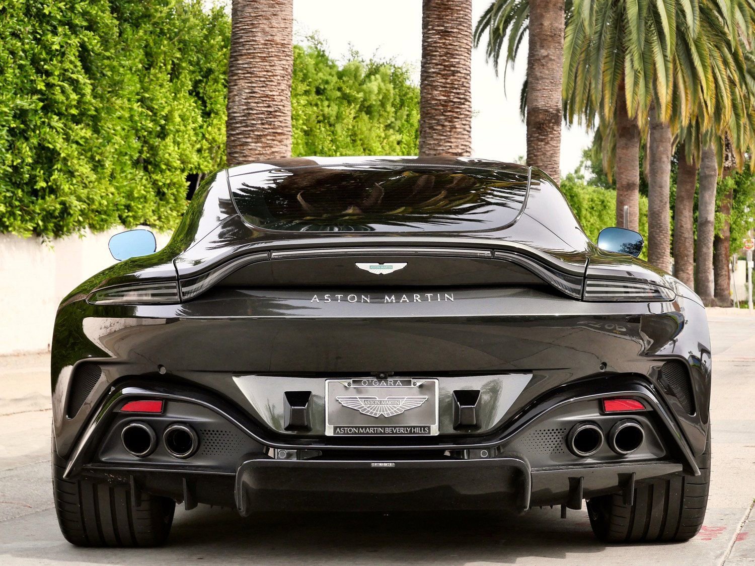 Used 2025 Aston Martin V8 Vantage Coupe image 17