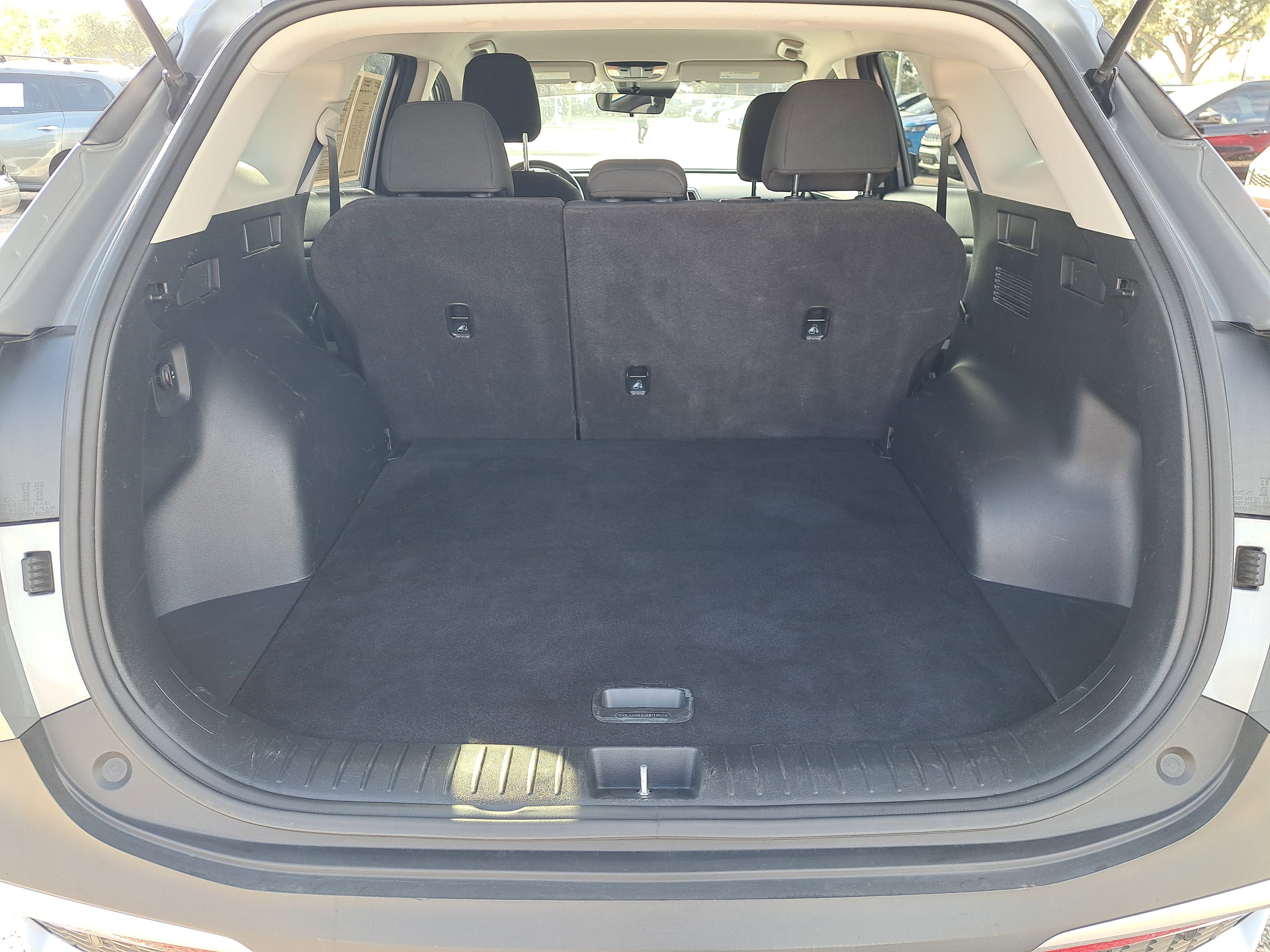 Used 2023 Kia Sportage LX image 10