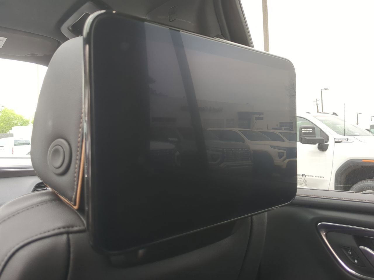 Used 2024 GMC Yukon AT4 w/ Technology Package image 36