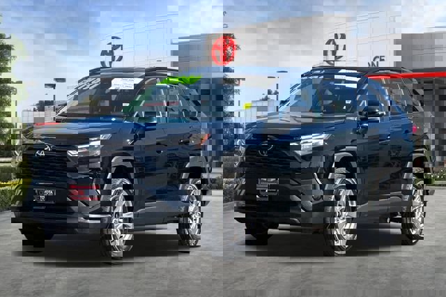 Used 2025 Toyota RAV4 XLE image 9