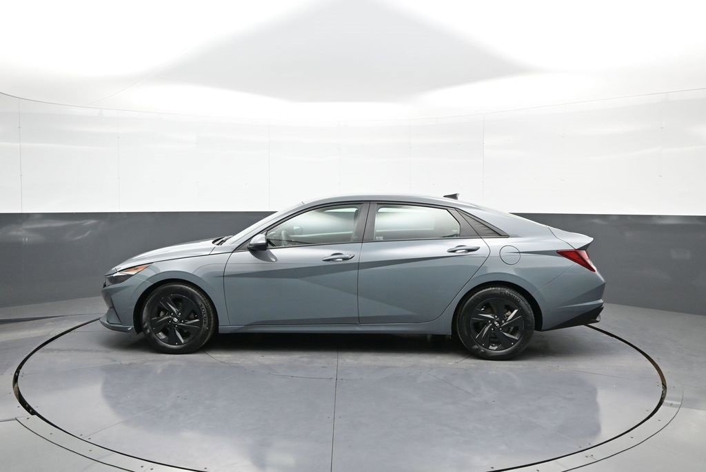 Certified 2022 Hyundai Elantra SEL w/ Cargo Package image 9