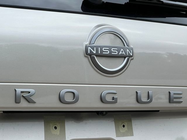 Used 2025 Nissan Rogue SL w/ Tech Package AWD/4WD image 48