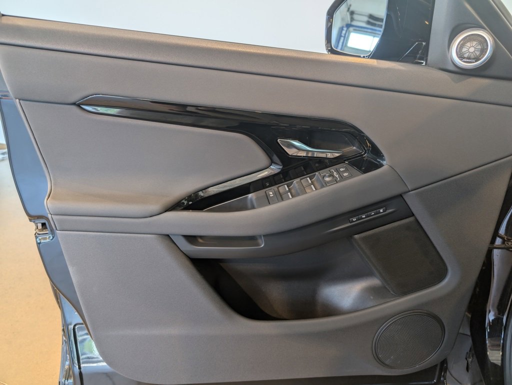 Used 2025 Land Rover Range Rover Evoque S image 11