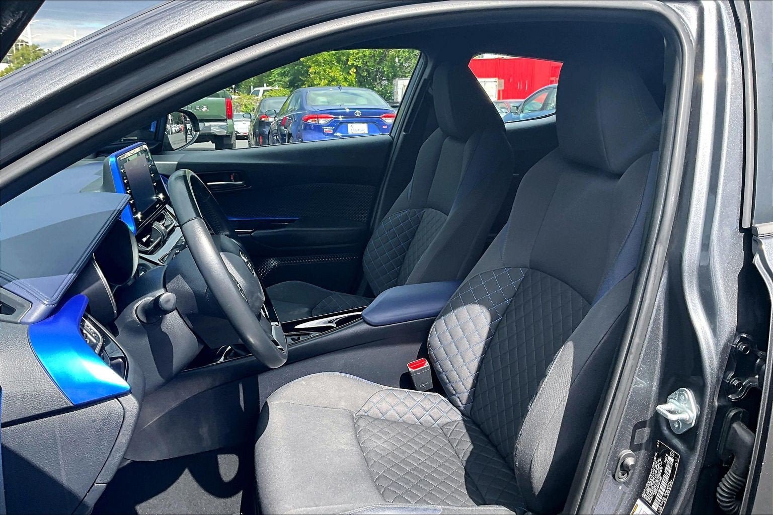 Used 2022 Toyota C-HR XLE FWD image 22