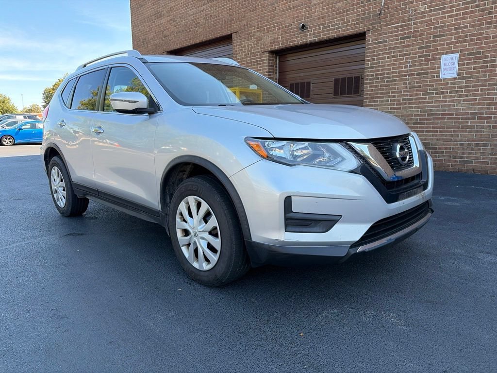 Used 2017 Nissan Rogue AWD image 3