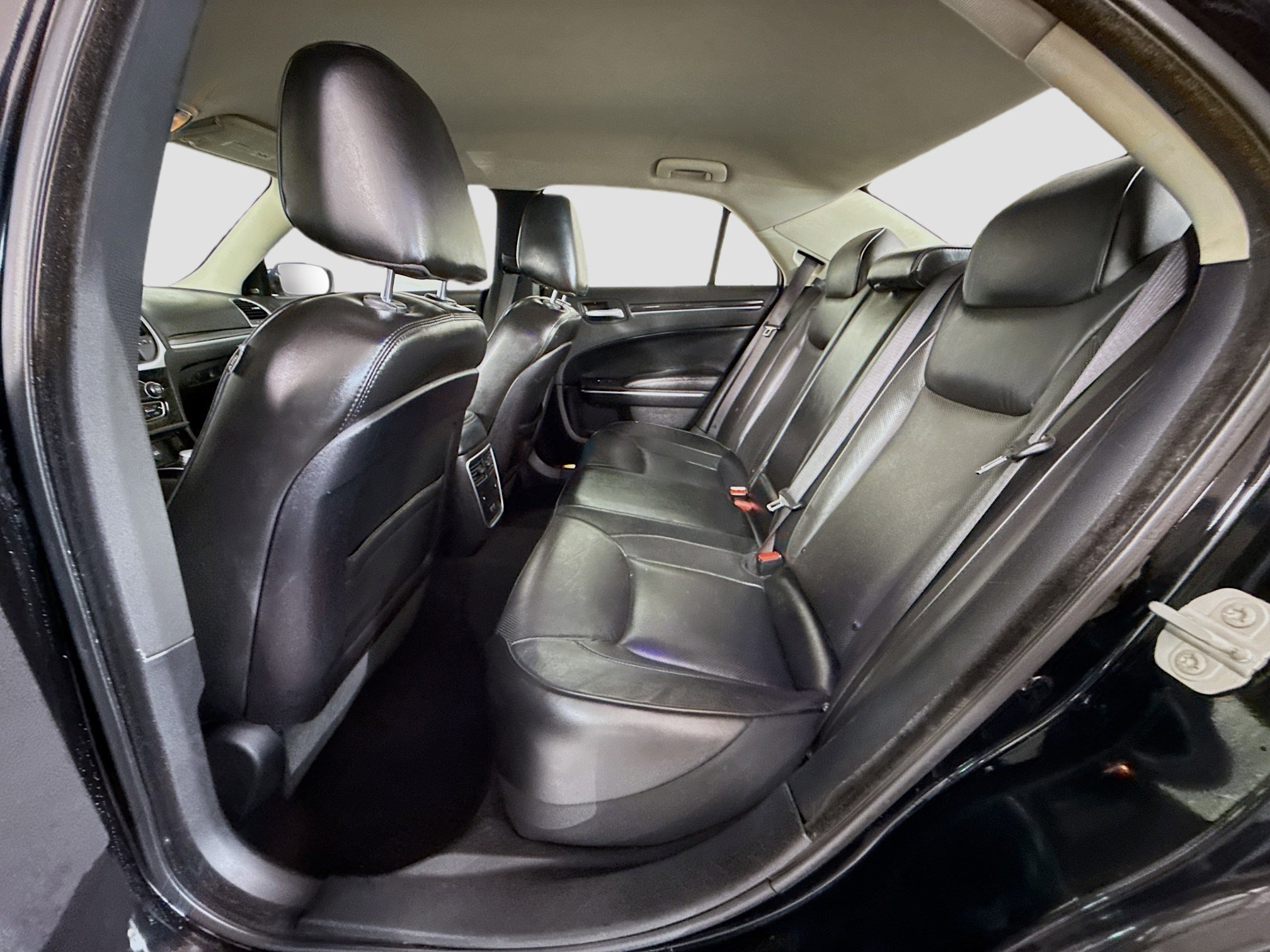 Used 2019 Chrysler 300 Limited image 25