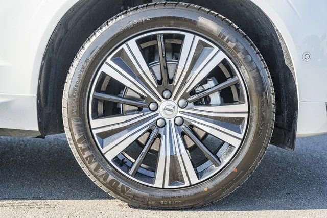 Used 2023 Volvo XC60 B5 Plus w/ Protection Package Premier image 18