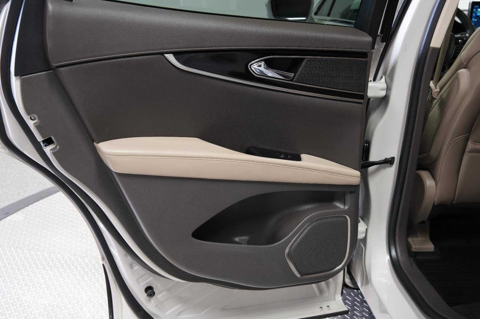 Used 2022 Lincoln Nautilus Reserve image 22