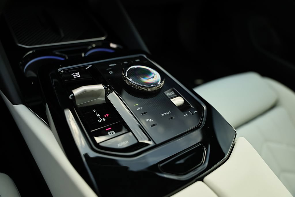 Used 2026 BMW 530i w/ Premium Package RWD image 37