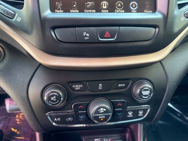 Used 2017 Jeep Cherokee Limited w/ Luxury Group FWD image 15