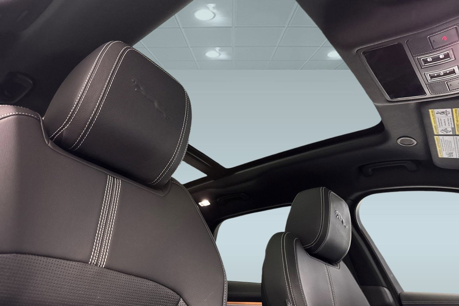 Used 2024 Jaguar F-PACE R-Dynamic S image 15