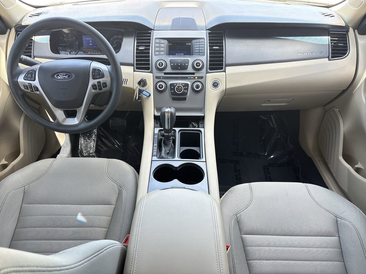 Used 2019 Ford Taurus SE image 12