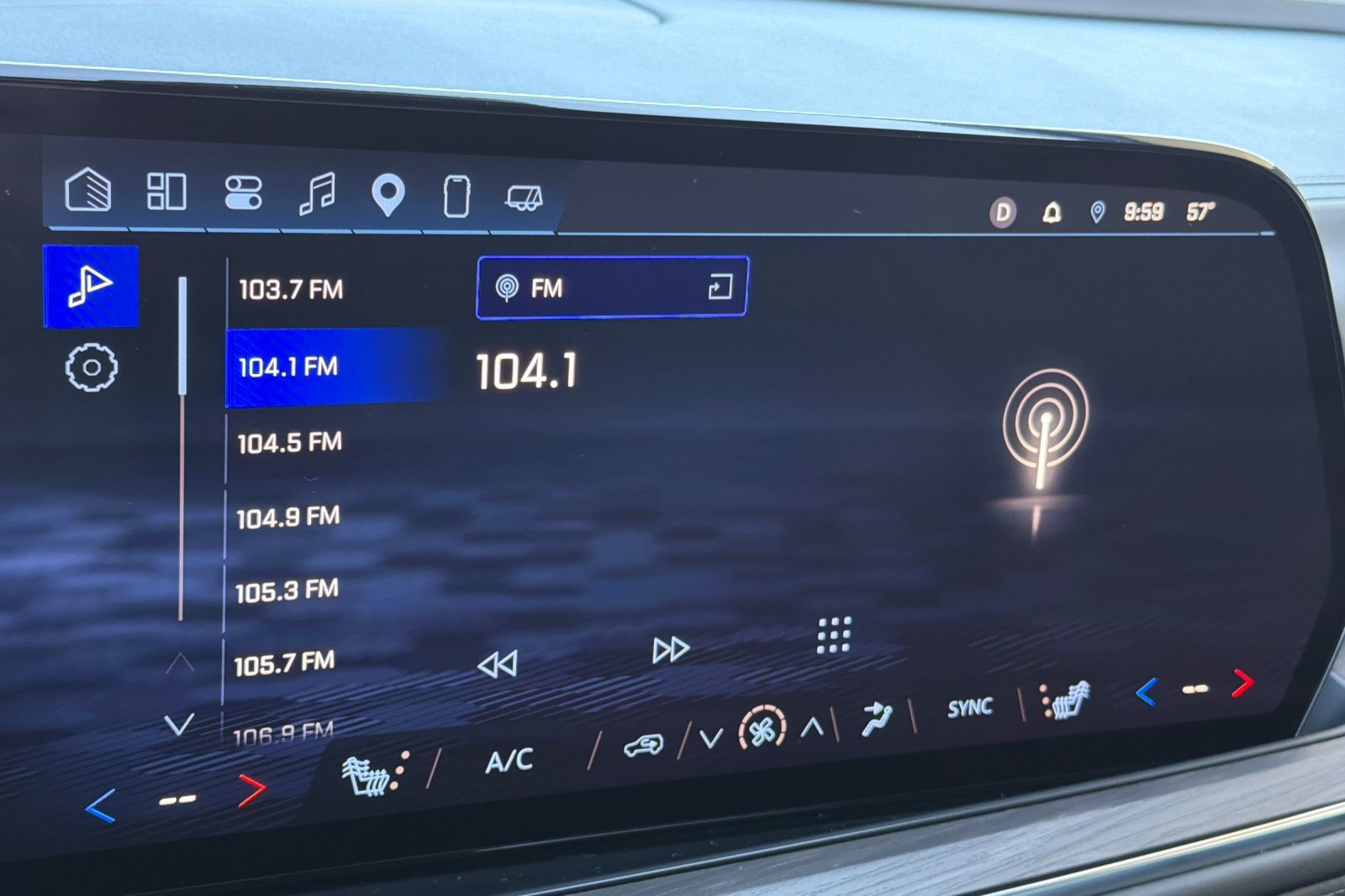 Used 2025 Chevrolet Suburban Z71 AWD/4WD image 16