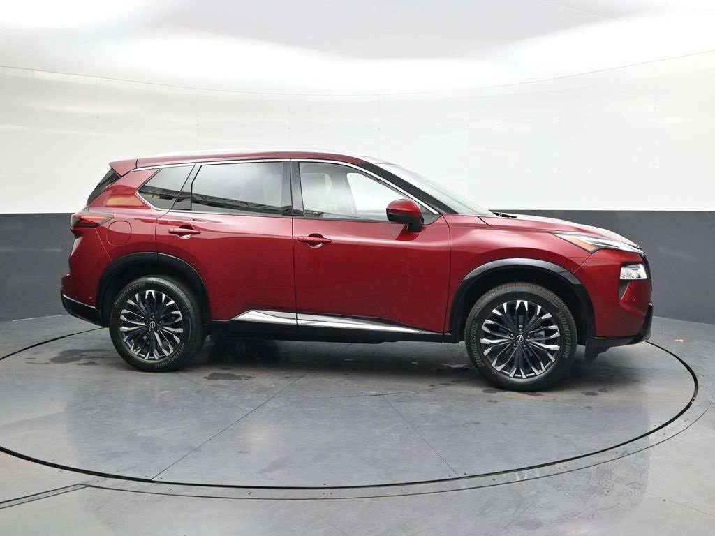 Used 2025 Nissan Rogue Platinum w/ Platinum Premium Package image 3