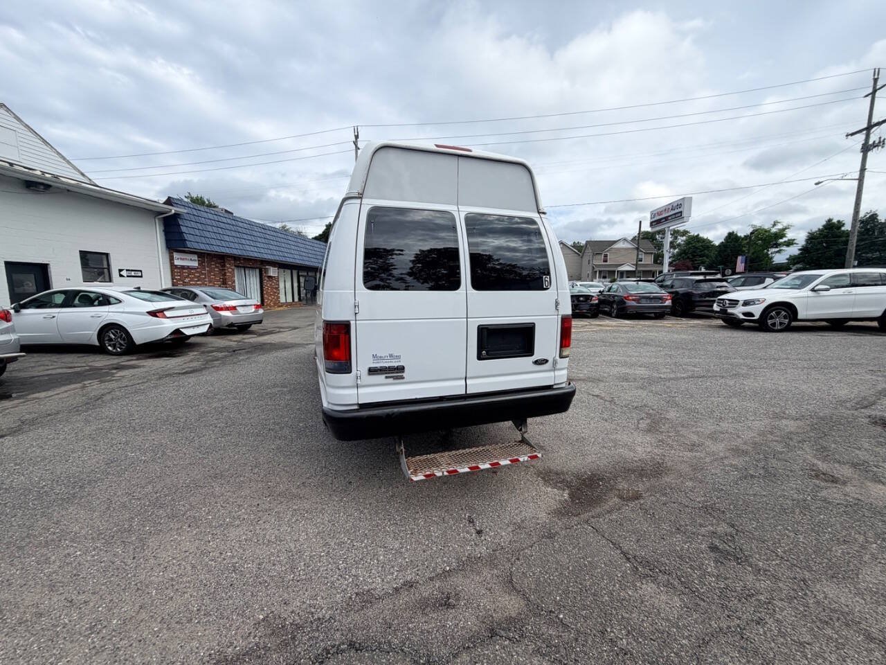 Used 2014 Ford E-250 and Econoline 250 Extended w/ Power Group RWD image 59