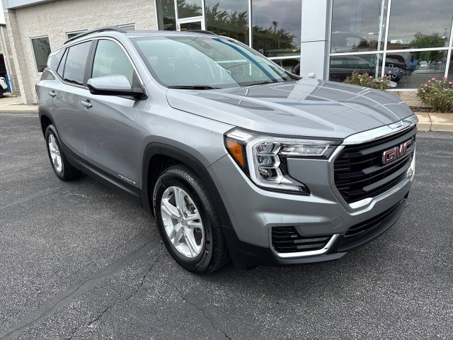 Used 2024 GMC Terrain SLE w/ Driver Convenience Package image 1