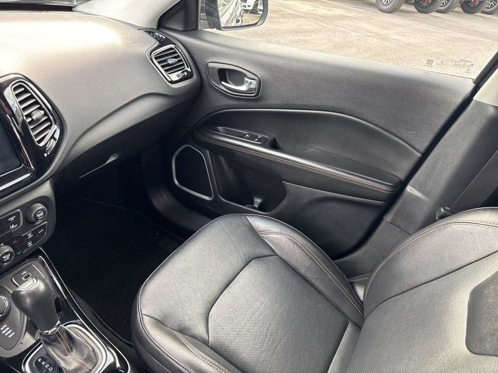 Used 2018 Jeep Compass Limited w/ Navigation Group AWD/4WD image 31