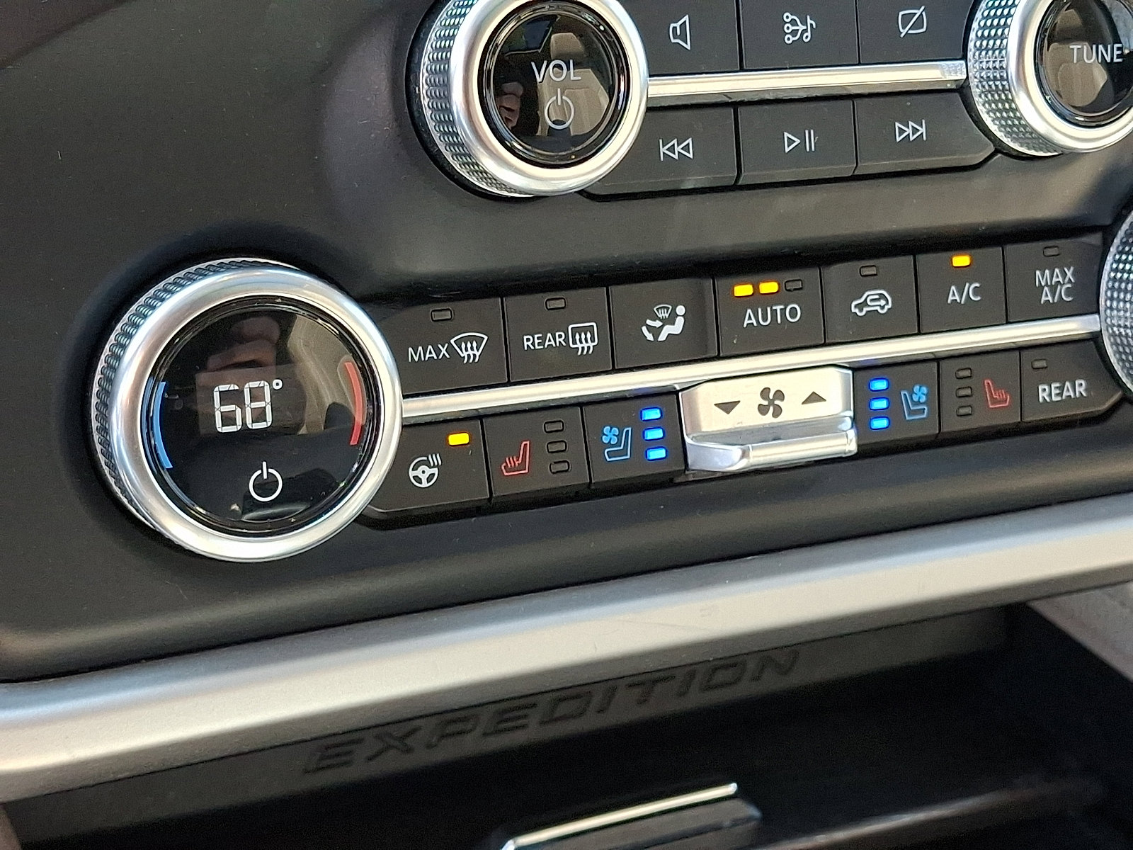 Used 2024 Ford Expedition Limited image 27