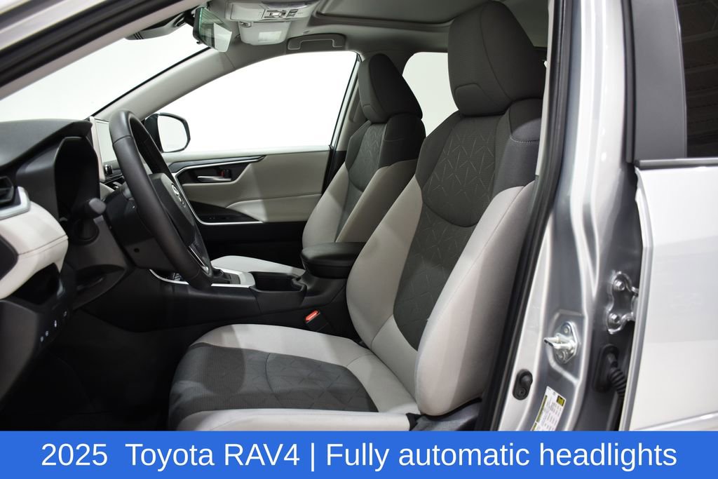 Used 2025 Toyota RAV4 XLE image 20