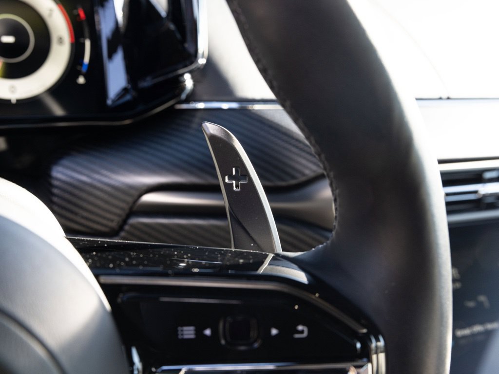 Used 2025 Aston Martin V8 Vantage Coupe RWD image 33