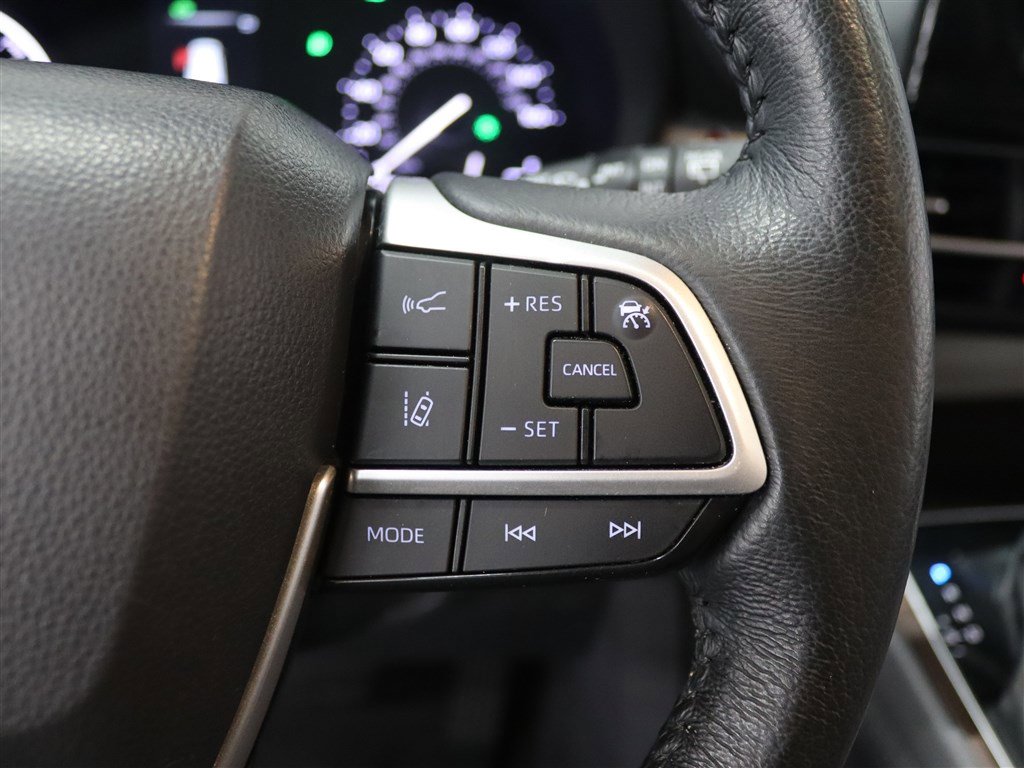 Used 2023 Toyota Sienna XLE image 33