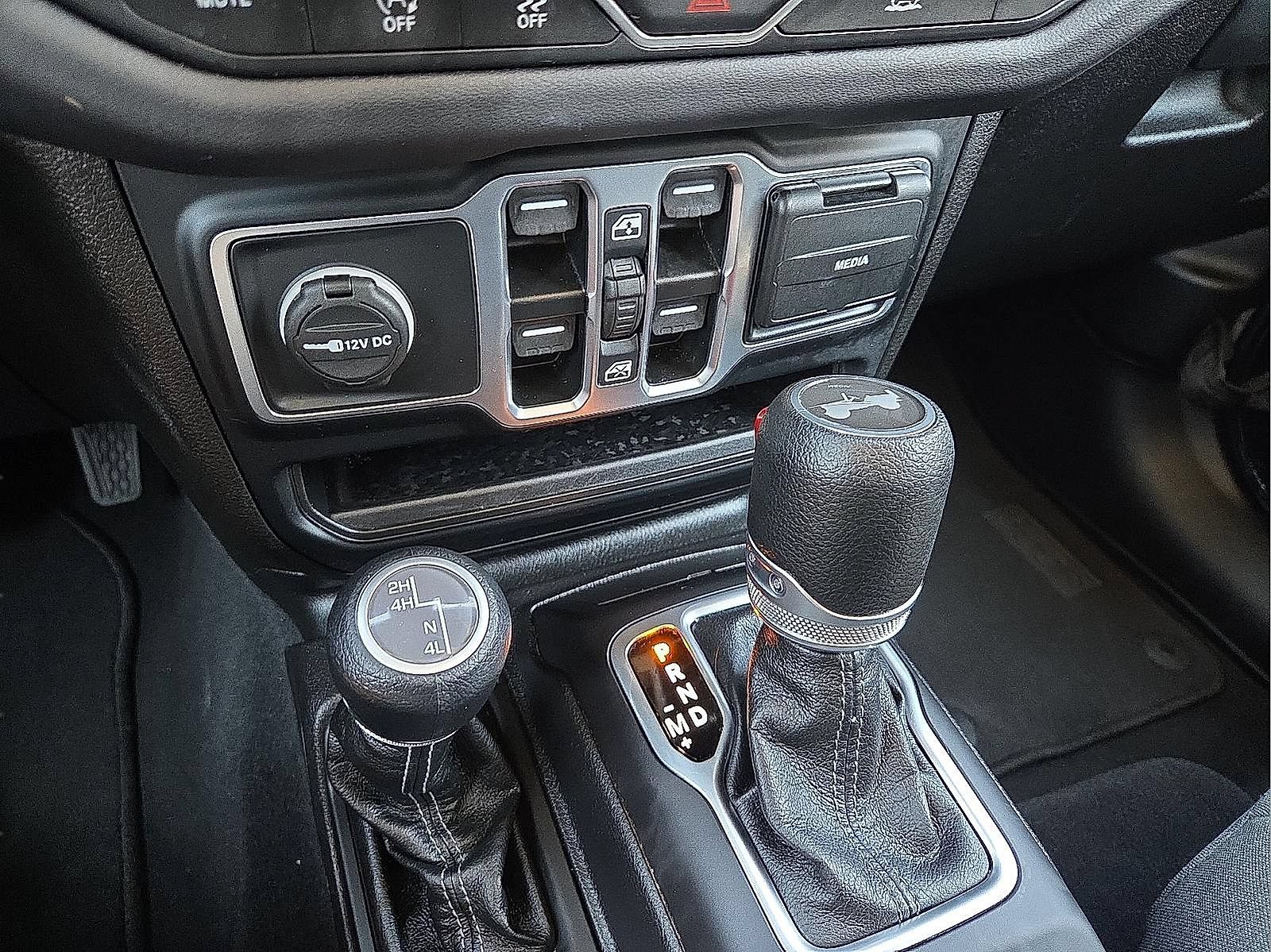 Used 2025 Jeep Wrangler Unlimited Sahara AWD/4WD image 20