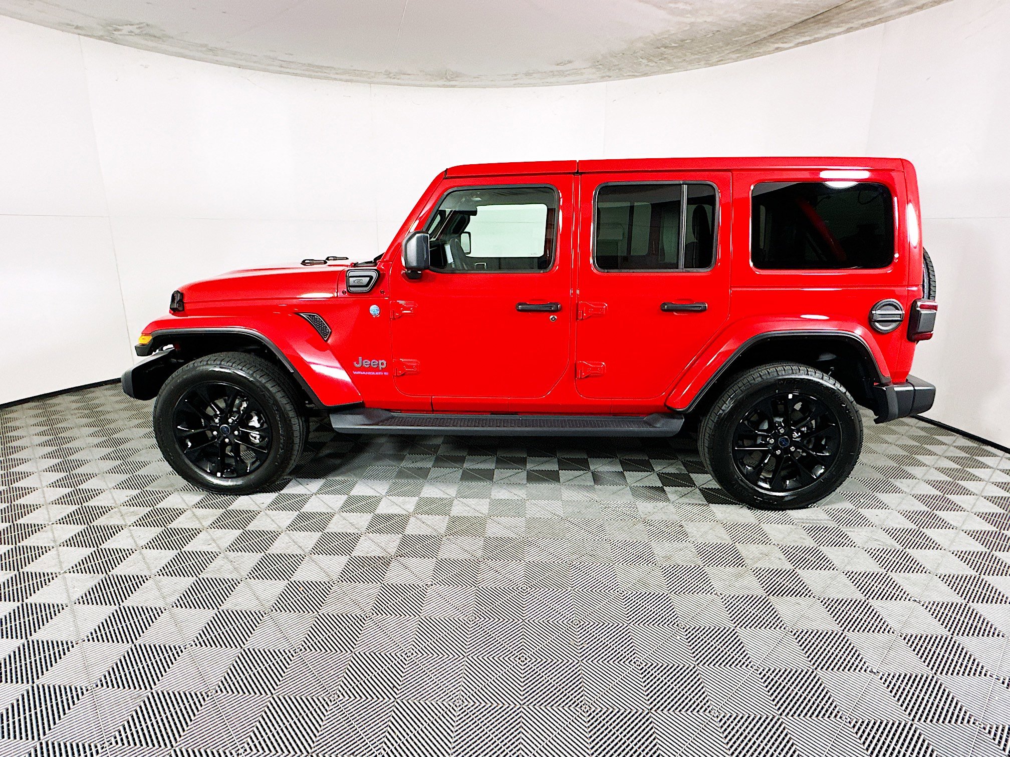 Used 2025 Jeep Wrangler Sahara image 6