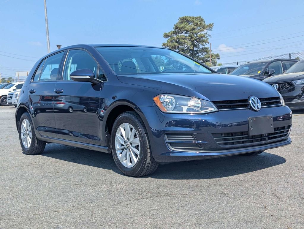 Used 2016 Volkswagen Golf 4-Door image 3