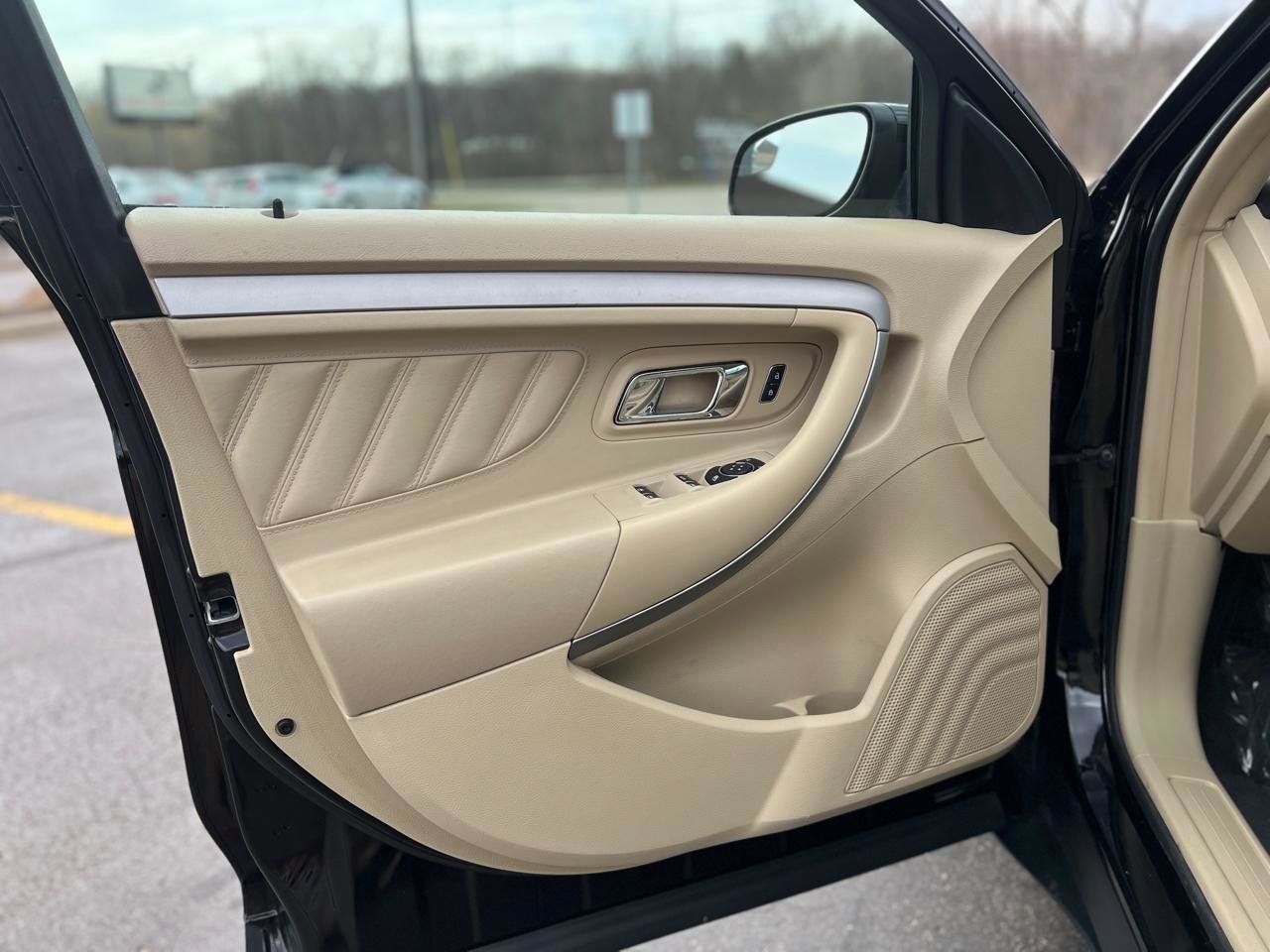 Used 2017 Ford Taurus SEL FWD image 13