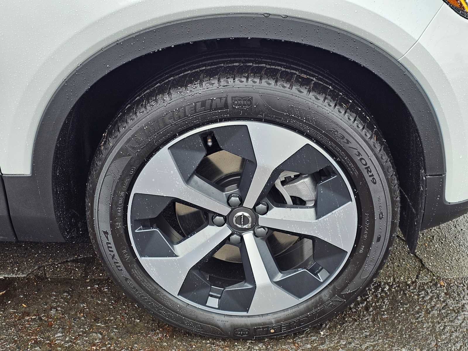 New 2025 Volvo XC40 B5 Core w/ Protection Package Premier image 9