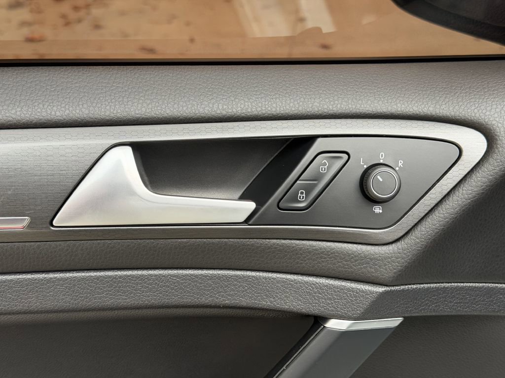 Used 2019 Volkswagen GTI SE w/ SE Experience Package image 23