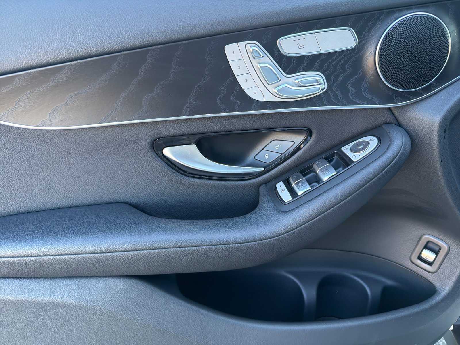 Used 2018 Mercedes-Benz GLC 300 4MATIC image 10