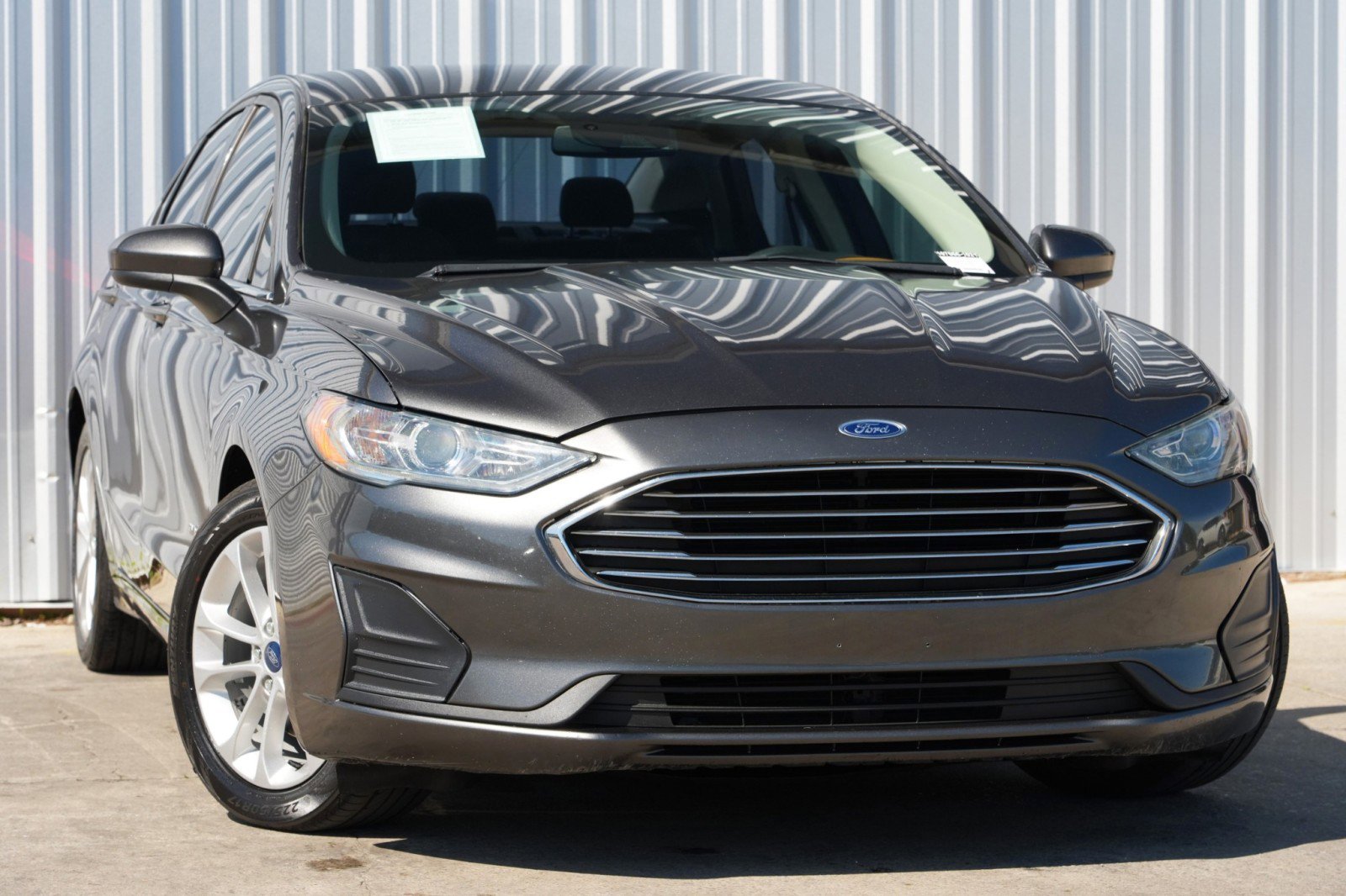 Used 2019 Ford Fusion SE image 2