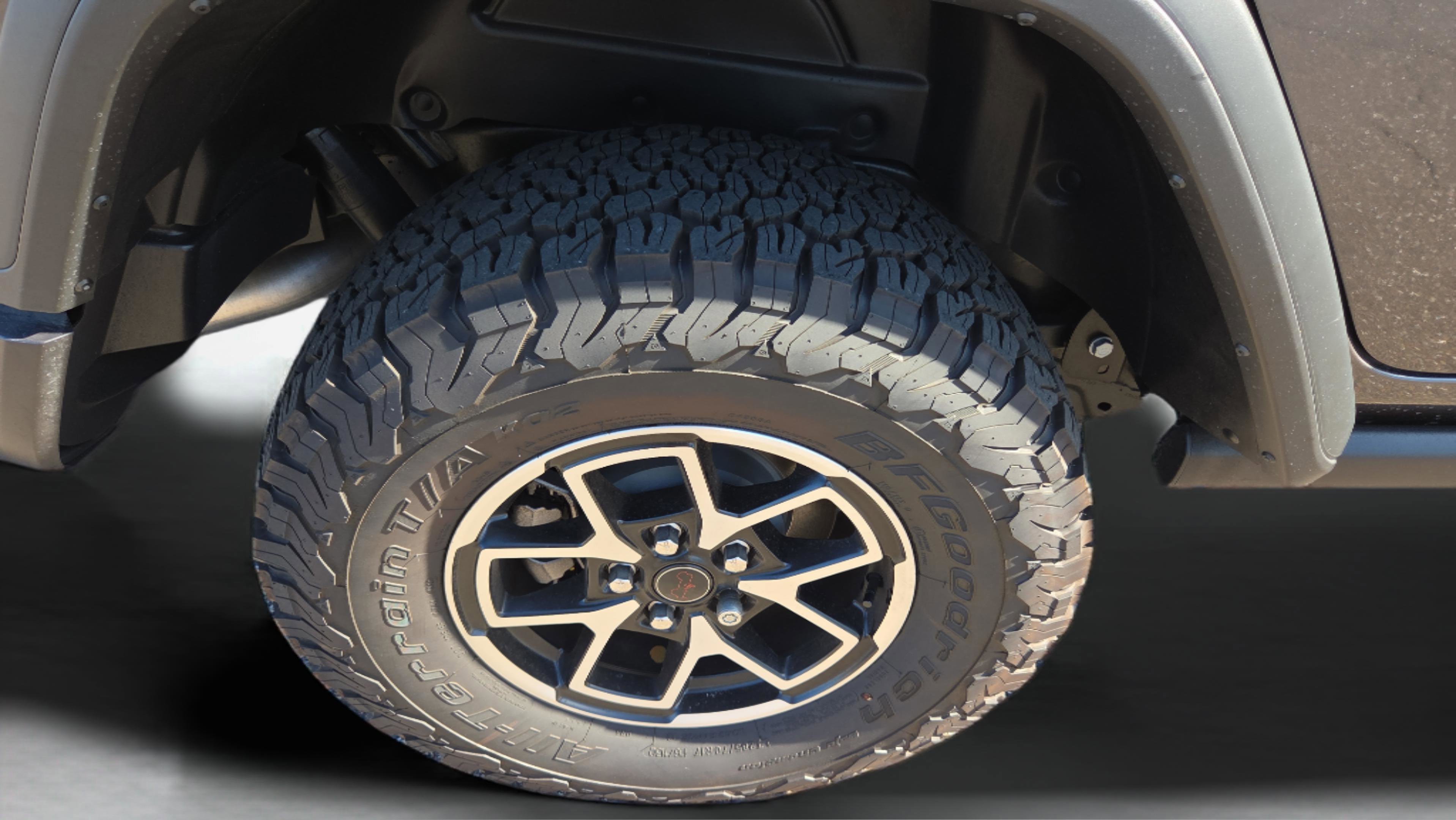 Used 2025 Jeep Wrangler Unlimited Rubicon w/ Technology Group image 24