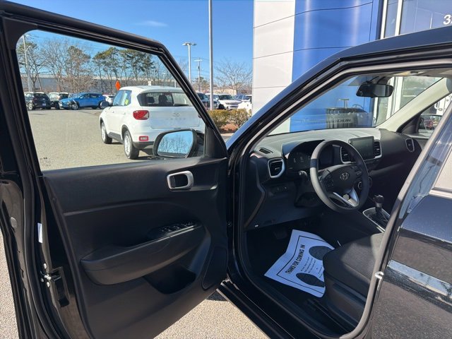 Certified 2025 Hyundai Venue SE image 10